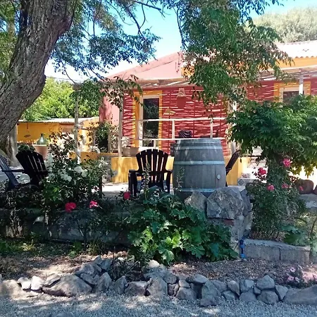 Salaju Πανσιόν